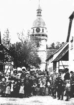 Kirchplatz mit Töpfermarkt